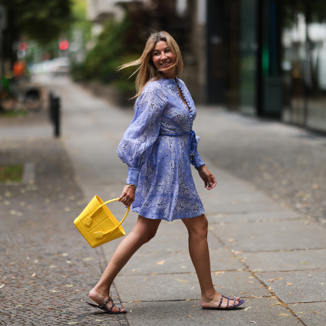 Trzy modele sukienek ze sklepu Forseti, które 40-latki pragną mieć teraz w szafie